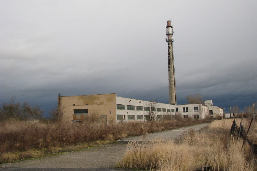 065 Bývalá panelárna - radiokomunikační komín 5.1.2012